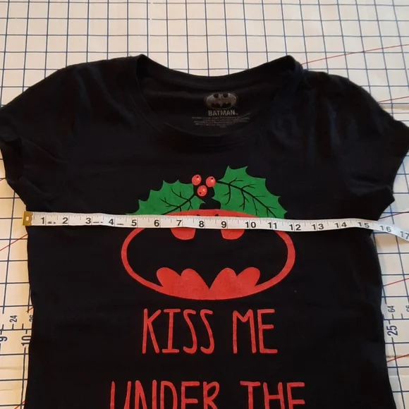 Batman Christmas T-shirt - Picture 4 of 4